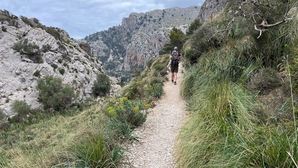 Mallorca s turistikou - nedotčená příroda a tradiční architektura - fotografie